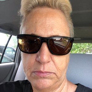 Meet your Posher, Polly